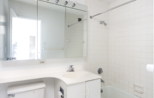 1 bed, 1 bath, $5,295, Unit 11C