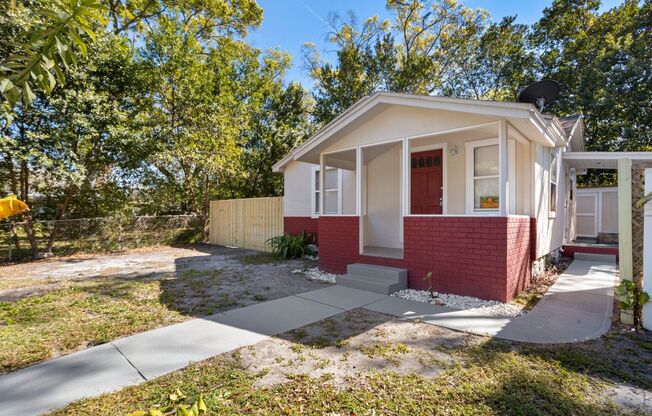 Cute 2bdrm/1bath with large yard & storage *** $1825.00