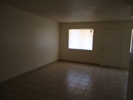 2 beds, 1 bath, 900 sqft, $1,295