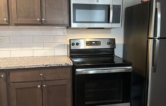 2 beds, 1 bath, $1,450, Unit 671 Up