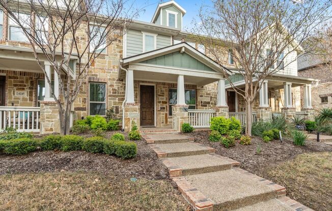 Charming Townhome in the Coveted Viridian Community!