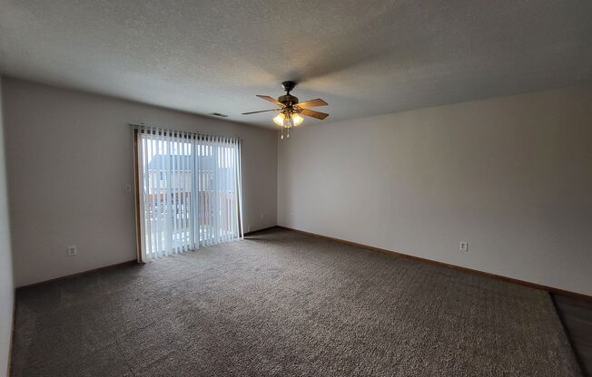 2 beds, 1 bath, 805 sqft, $975, Unit 206