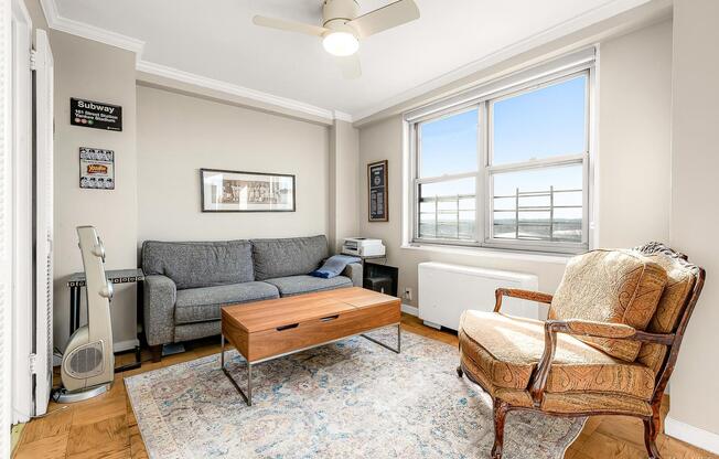 2 beds, 1 bath, 1,000 sqft, $4,250, Unit 11H