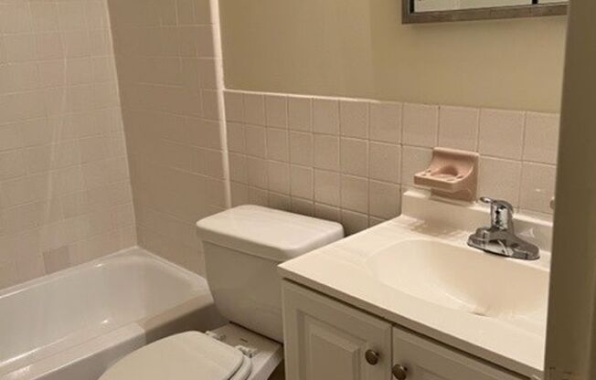 1 bed, 1 bath, 715 sqft, $1,575, Unit 00 - U- 2