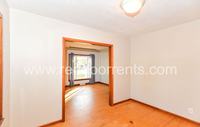 2 beds, 1 bath, 1,005 sqft, $1,200, Unit 1544 N Hawthorne Lane