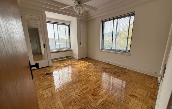 2 beds, 1 bath, $1,295, Unit 410
