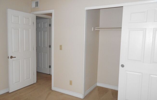 2 beds, 1 bath, $1,195, Unit # 158