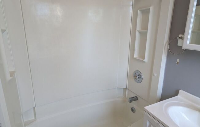 Studio, 1 bath, 300 sqft, $945, Unit 2F