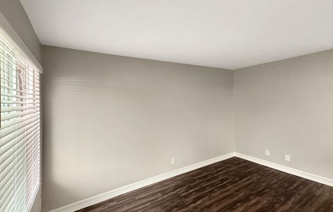 1 bed, 1 bath, 400 sqft, $1,905, Unit 31