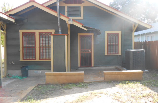 711 E EVERGREEN CT