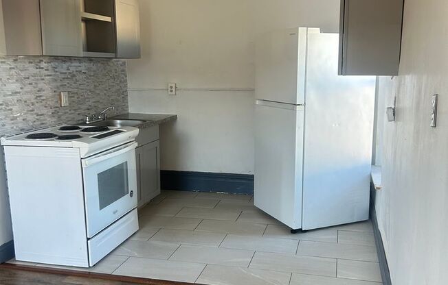 2 beds, 1 bath, 800 sqft, $1,195, Unit #3