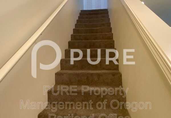 5490 SE MILWAUKIE AVE