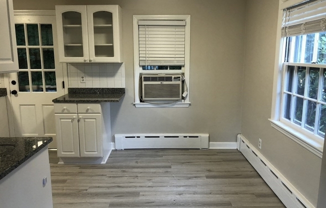 2 beds, 1 bath, 1,000 sqft, $2,900, Unit 352