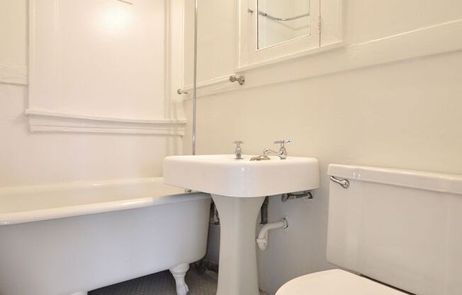 1 bed, 1 bath, 410 sqft, $935, Unit 10 - 114