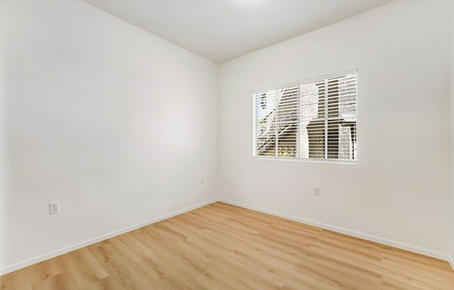 3 beds, 2 baths, $1,600, Unit # 176