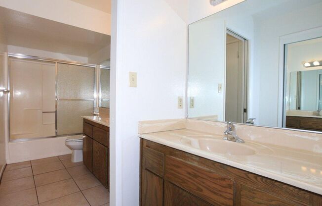 3 beds, 2 baths, 1,400 sqft, $1,850, Unit 6537