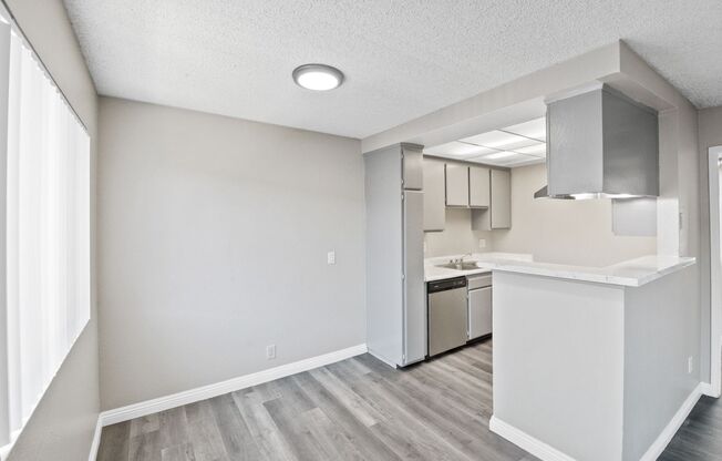 2 beds, 1 bath, 780 sqft, $1,600, Unit 227