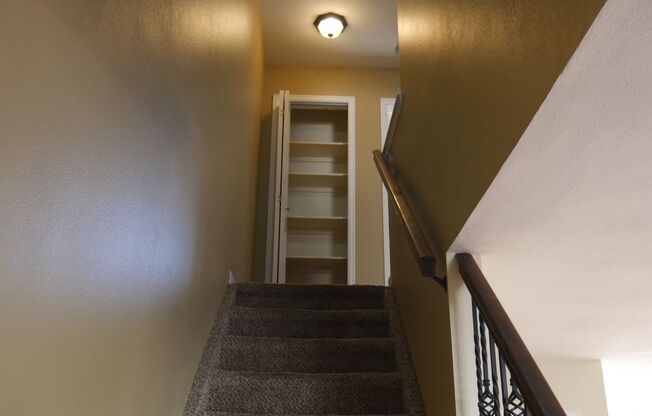3 Bedroom 2.5 Bath Townhome with Great Mountain Views with AC