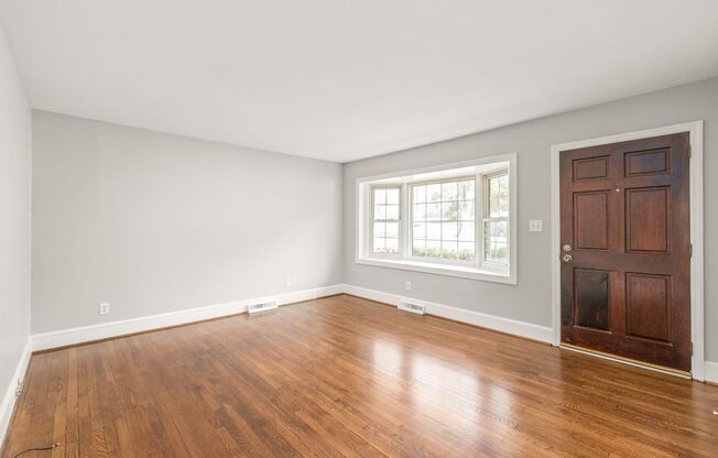Cute 3-Bedroom Brick Ranch in Oakhurst!