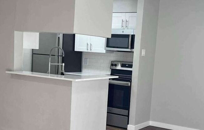 1 bed, 1 bath, 704 sqft, $1,150, Unit 156