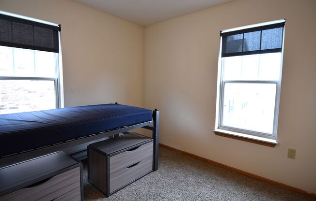 3 beds, 1 bath, $3,250, Unit CV 2-J