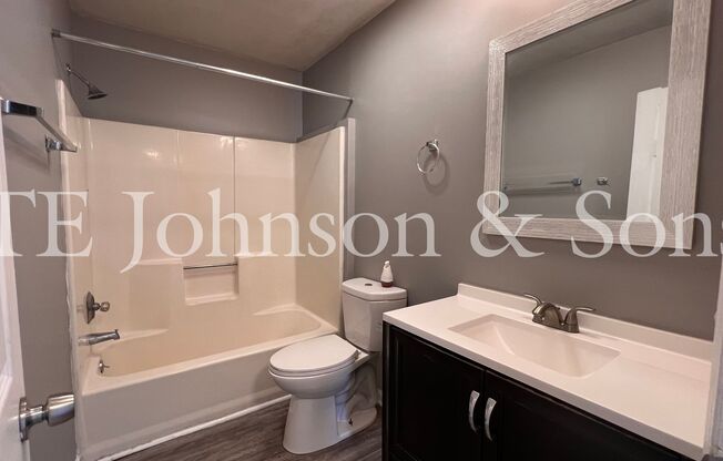 2 beds, 1 bath, $830, Unit 1395 HILLSIDE GARDEN-1395 H