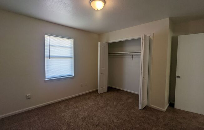 2 Bedroom 1 Bathroom Apartment w/ Washer/Dryer hookups