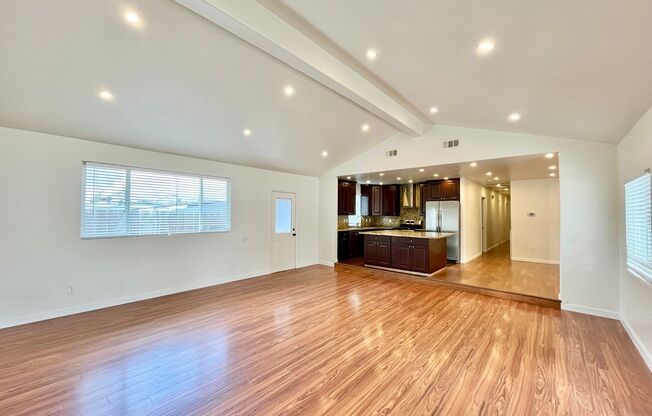 4BR/3BA Large House - Single Story, No Carpet, AC, Washer/Dryer in Unit, Small Yard, 2 Car Garage, Pet Friendly!