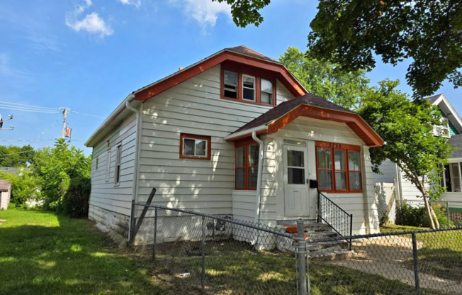 3052 N 47 ST