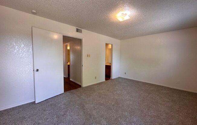 2 beds, 1 bath, $1,295