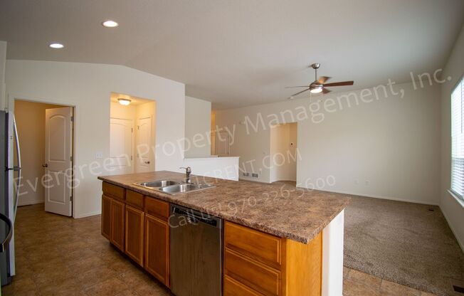 Fantastic 4 bedroom in Windsor! $500 Signing Bonus!