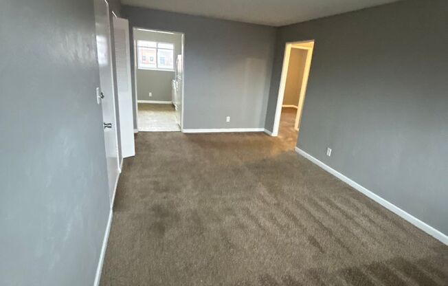 2 beds, 1 bath, 750 sqft, $1,095, Unit B10 1011 16