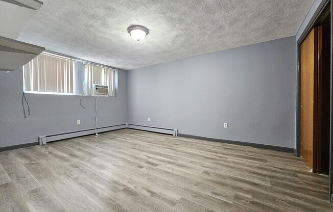 1 bed, 1 bath, 700 sqft, $2,200, Unit B