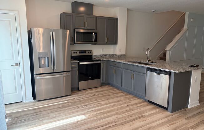 Spacious 3Bd 2.5Bth Mirabella Townhome Available Now! Community Pool!