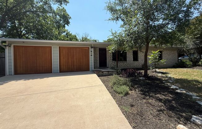 Large Home in East Austin! Available Now.