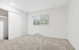 Saratoga Apartments in Everett, Washington Bedroom