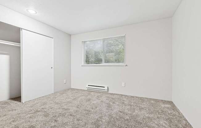 Saratoga Apartments in Everett, Washington Bedroom