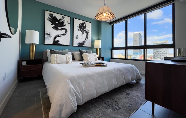 Master Bedroom & Expansive Windows | Grand Station Miami