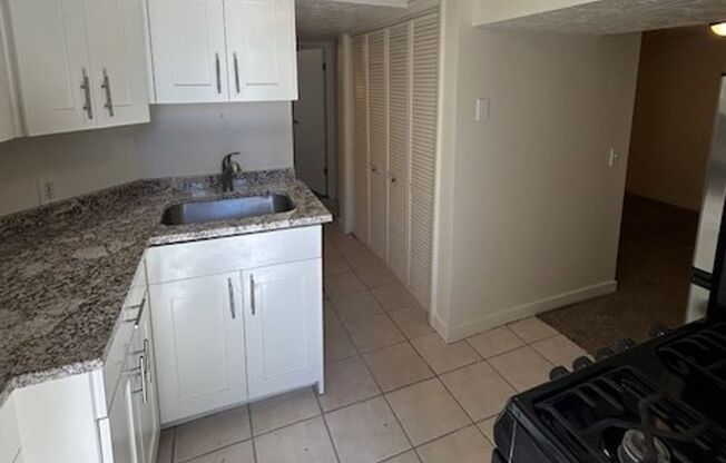 2 beds, 1 bath, $1,200, Unit #Down