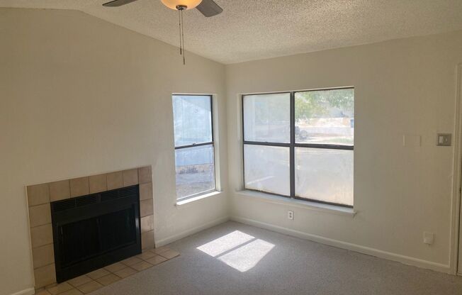 2/1/1 duplex in a quiet cul-de-sac