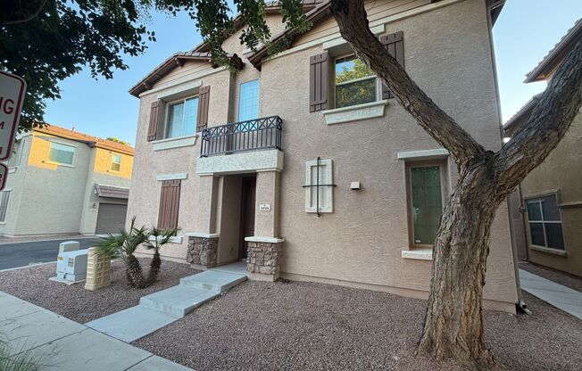 Beautiful 3 bedroom home in Gilbert! NEW CARPET NEW PAINT
