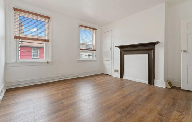 MOVE IN SPECIAL! SCORE HALF OFF 1ST MONTH'S RENT IF SIGNED BY NOV. 15! Beautiful 3 Bedroom home in South side available now!