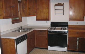 4 beds, 2 baths, $3,200