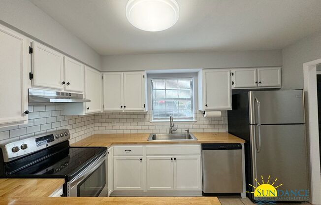 Great Location, Fully Renovated Townhouse!