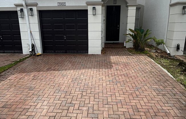 7902 NW 107 CT