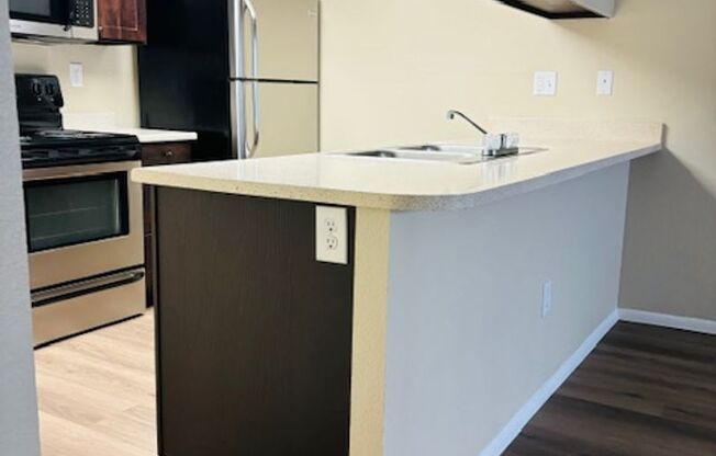 2 beds, 1 bath, 830 sqft, $1,349, Unit 140