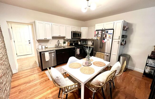 Beautiful 2-Bedroom Townhouse in Francisville with Parking Spot! Available mid-August!