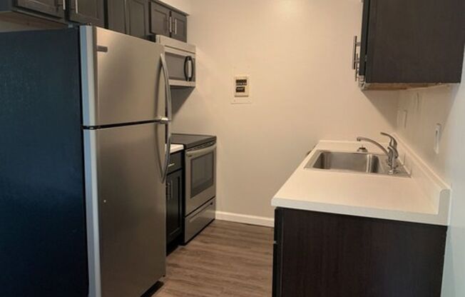 2 beds, 1.5 baths, 835 sqft, $1,160, Unit N-0507