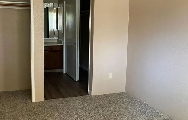 2 beds, 2 baths, 995 sqft, $1,630, Unit 230