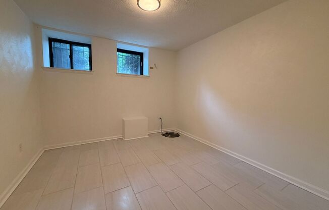 3 beds, 1 bath, 810 sqft, $1,995, Unit 732 S. Millvale Ave. #B2